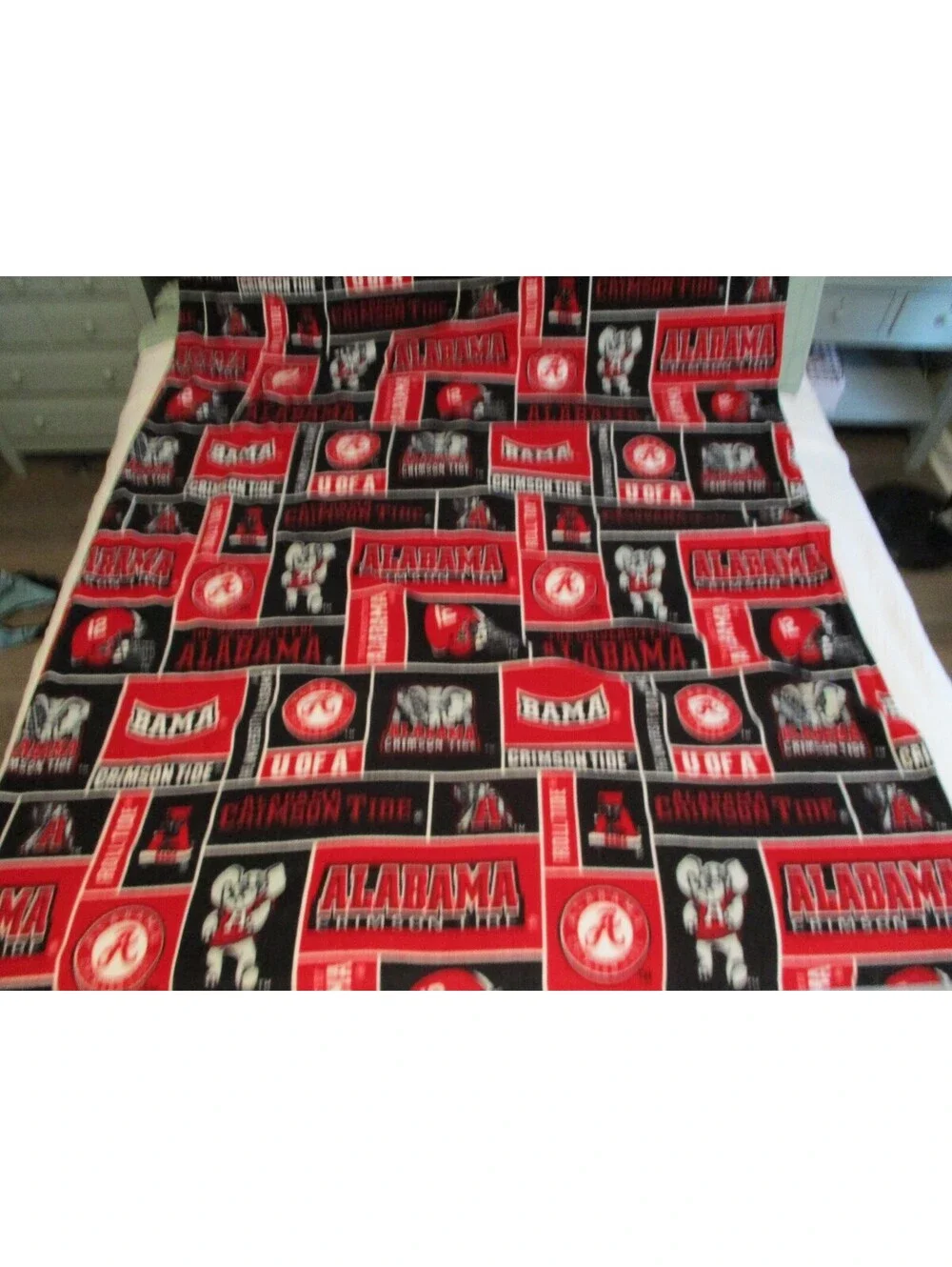 University of Alabama Crimson Tide Fleece Blanket with Houndstooth Reverse